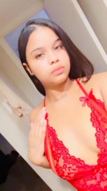 Chee, 24  female escort, Longview