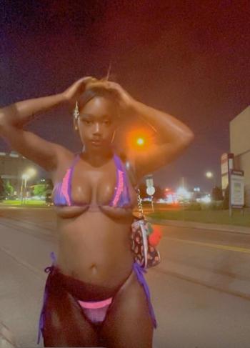 Cherri, 25  female escort, Longview